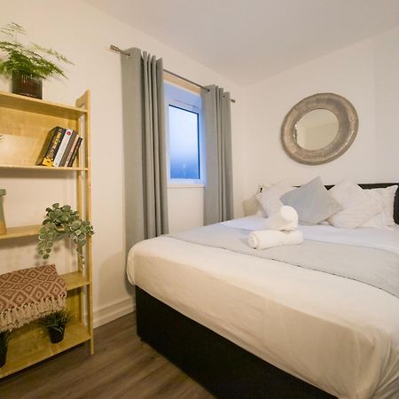 Plenty Of Parking Available; 3 Bedroom Apartment By Property Promise Cardiff Exterior foto