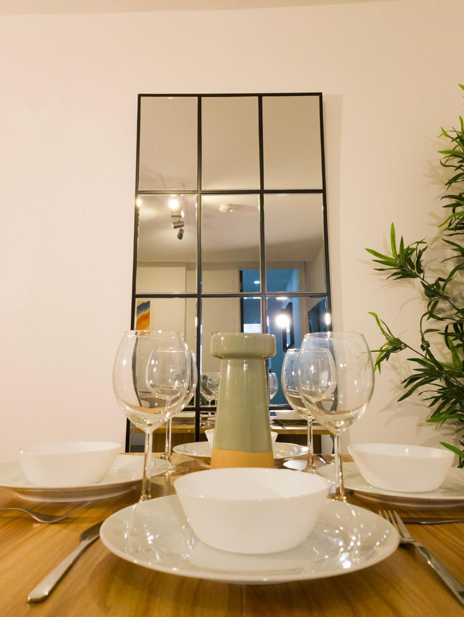 Plenty Of Parking Available; 3 Bedroom Apartment By Property Promise Cardiff Exterior foto