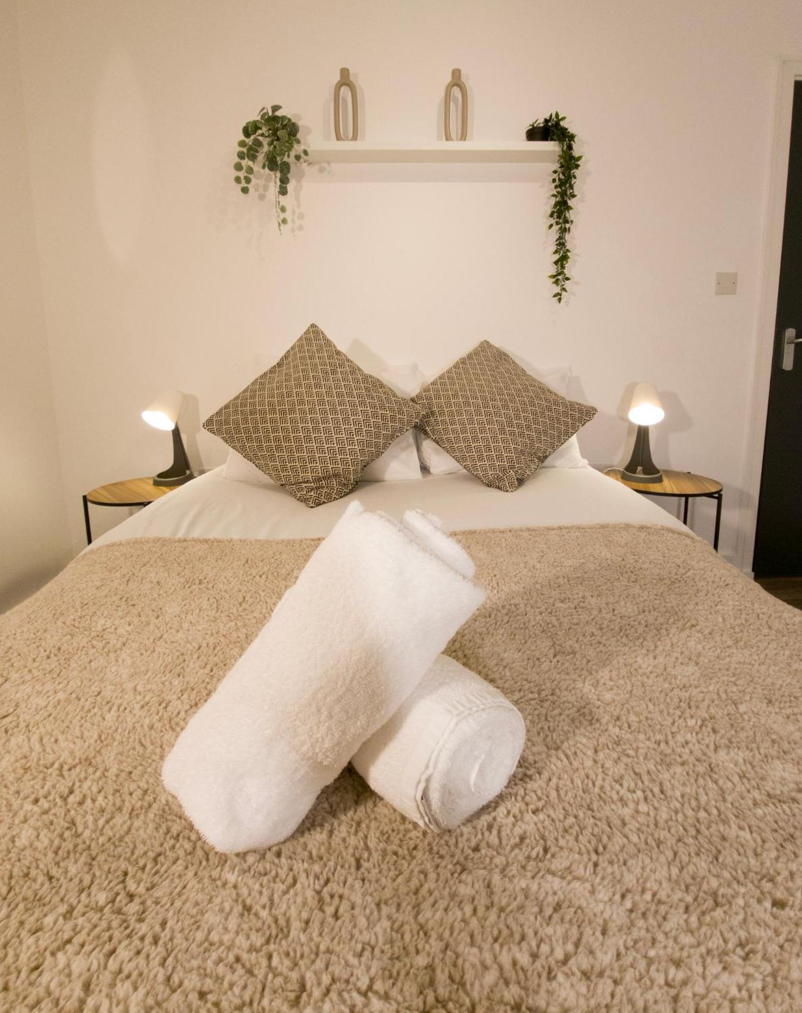 Plenty Of Parking Available; 3 Bedroom Apartment By Property Promise Cardiff Exterior foto